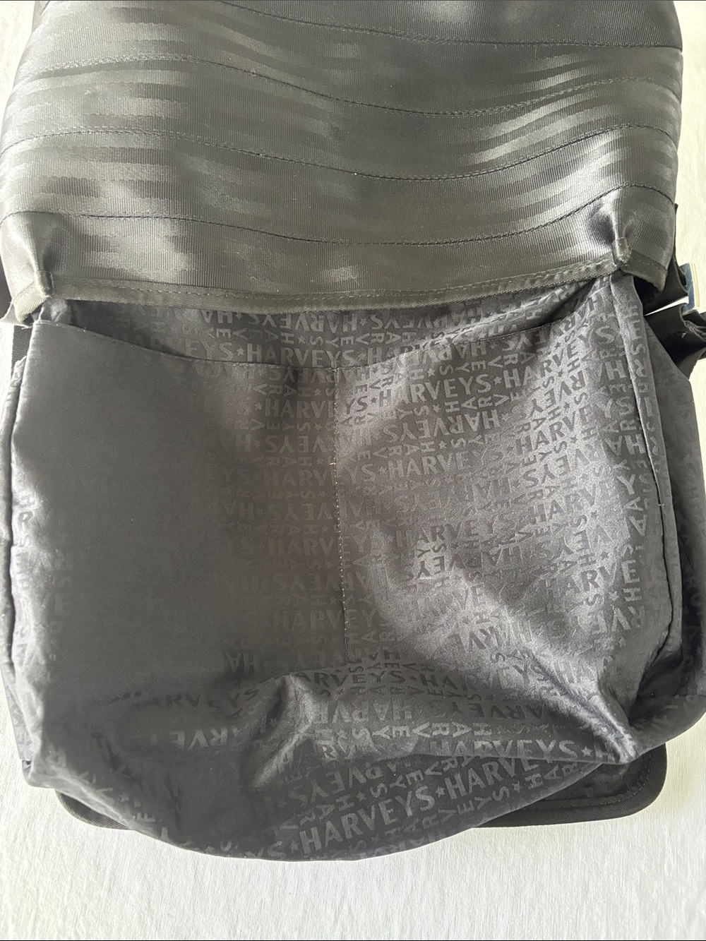 Harveys Black Women's Travel Messenger Bag Flap Over Pockets - Picture 13 of 16